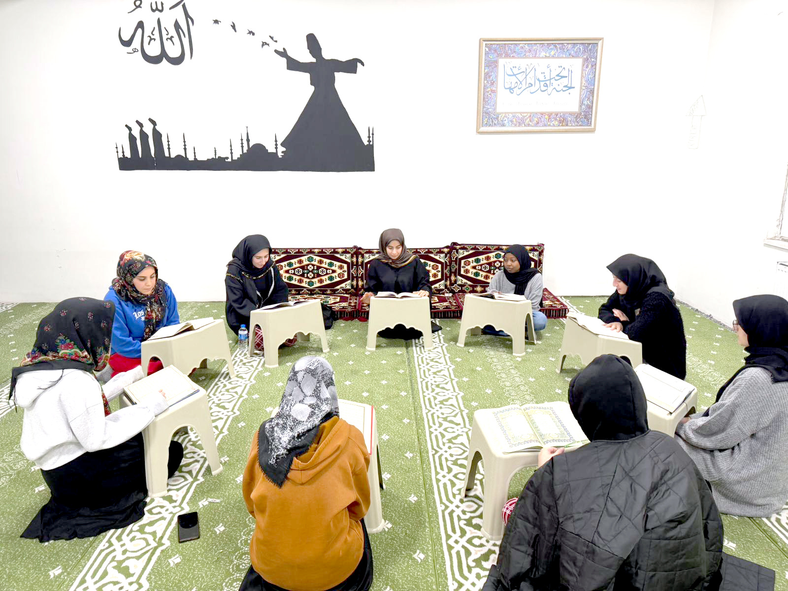 Yurtta kalan öğrenciler Kur’an-ı Kerim öğreniyor