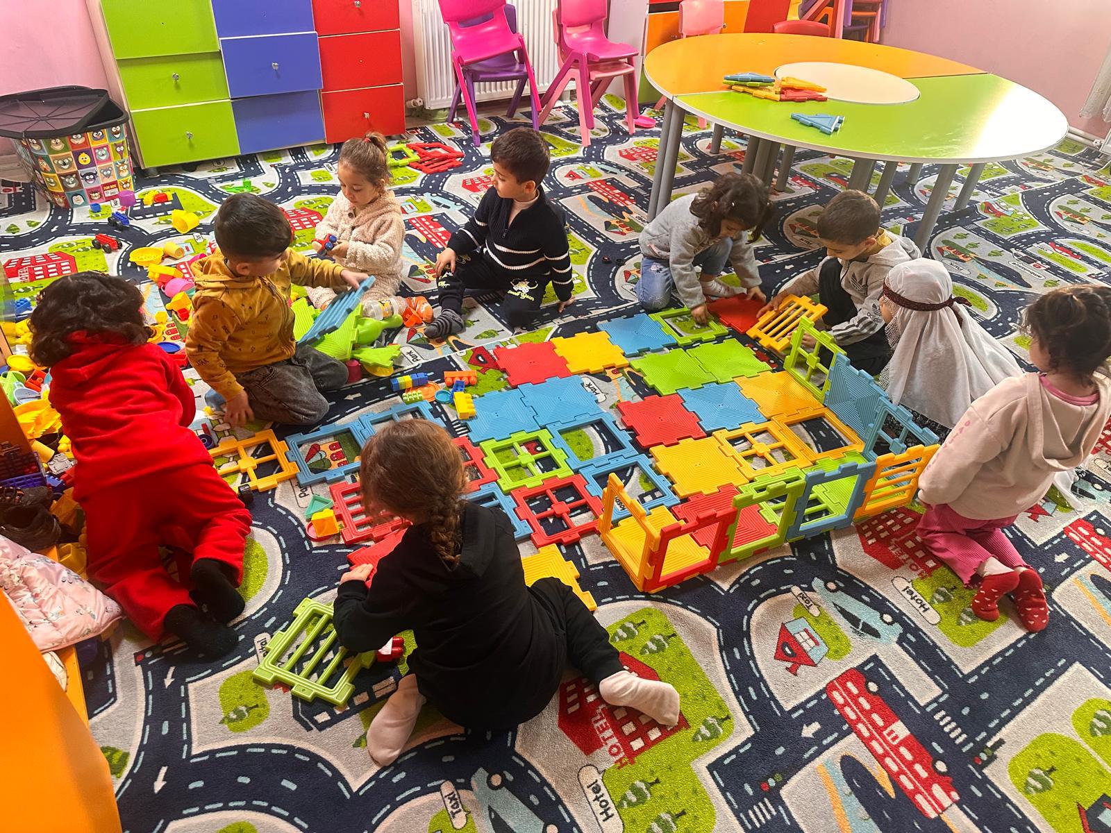 ADEM’lerde Çocuklara Oyunla Eğitim, Yetişkinlere Manevi Destek