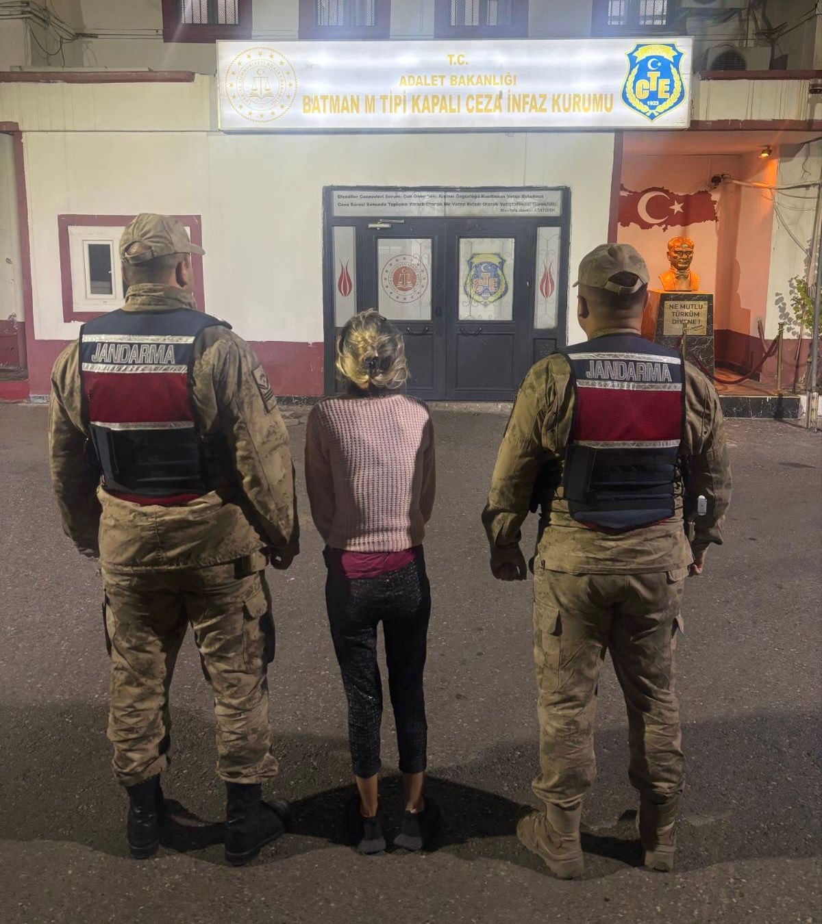 Aranan Şahıslara Yönelik Operasyonlarda 17 Kişi Yakalandı