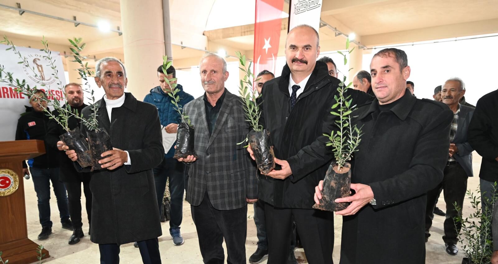 Hasankeyf’te 40 Çiftçiye 5 Bin Zeytin Fidanı Dağıtıldı