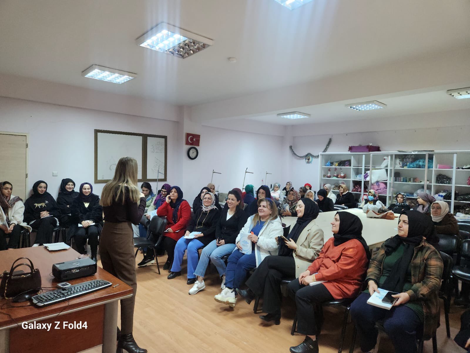 Kadınlara “Güvenli Toplum ve Şiddetin Anatomisi” Eğitimi