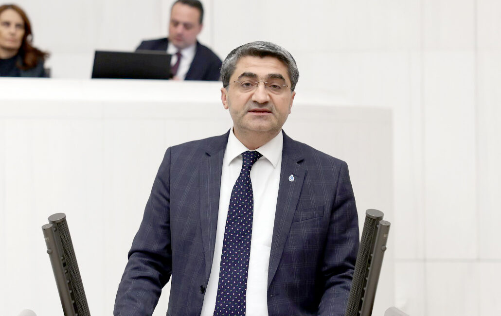 Ekmen: Asgari ücretli geçinmiyor, ayakta kalmaya çalışıyor