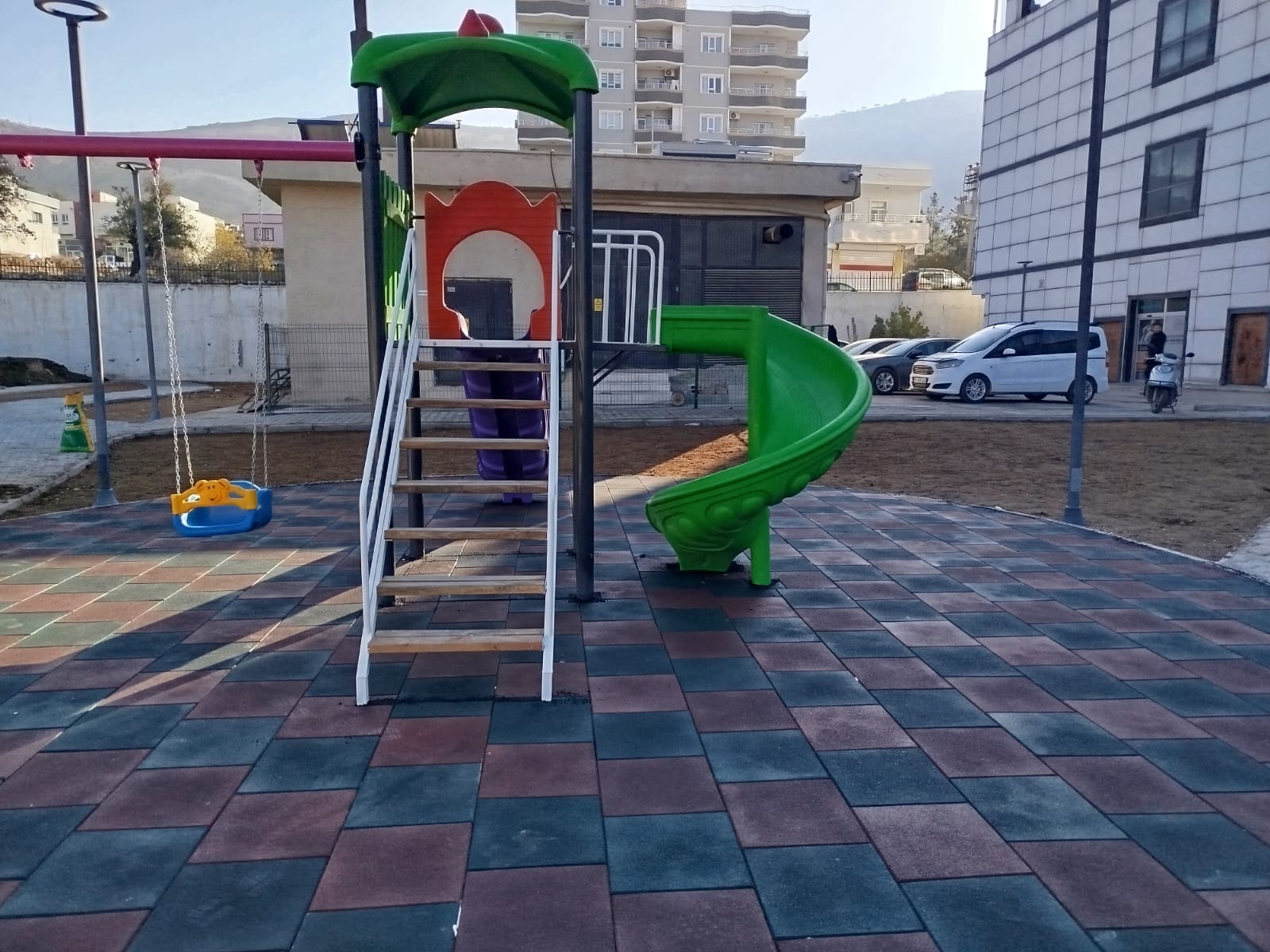Gercüş Devlet Hastanesi’ne Çocuk Oyun Parkı