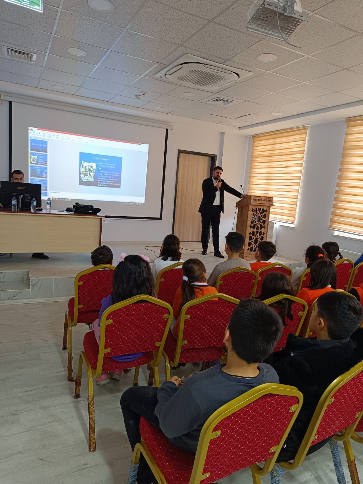 Gazze İlkokulunda İnsan Hakları Semineri