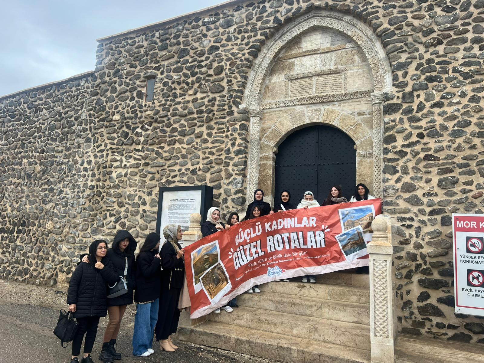 Kadınlar tarihi ve turistik yerleri gezdi