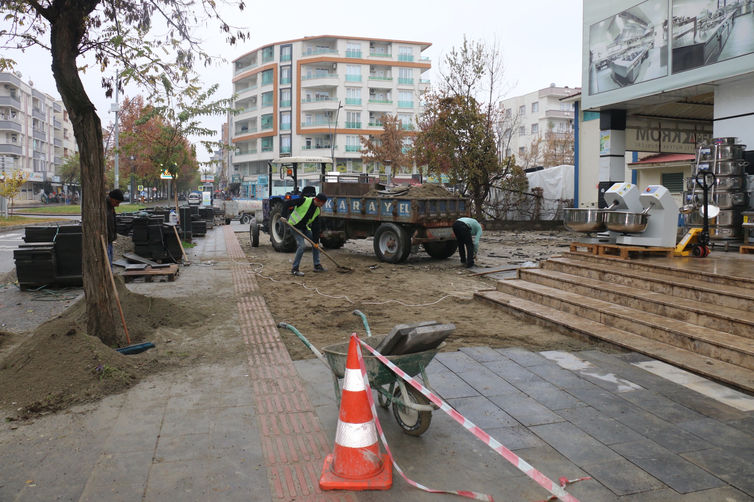 Kaldırım Onarım Çalışmaları Kent Genelinde Sürüyor