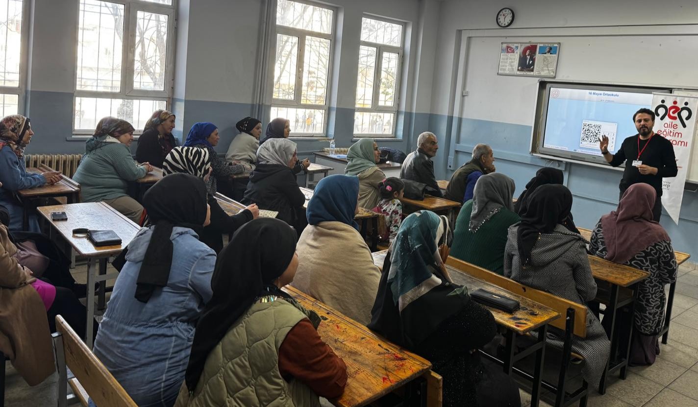 Velilere “Mahremiyet Bilinci ve Aile Eğitimi” Semineri