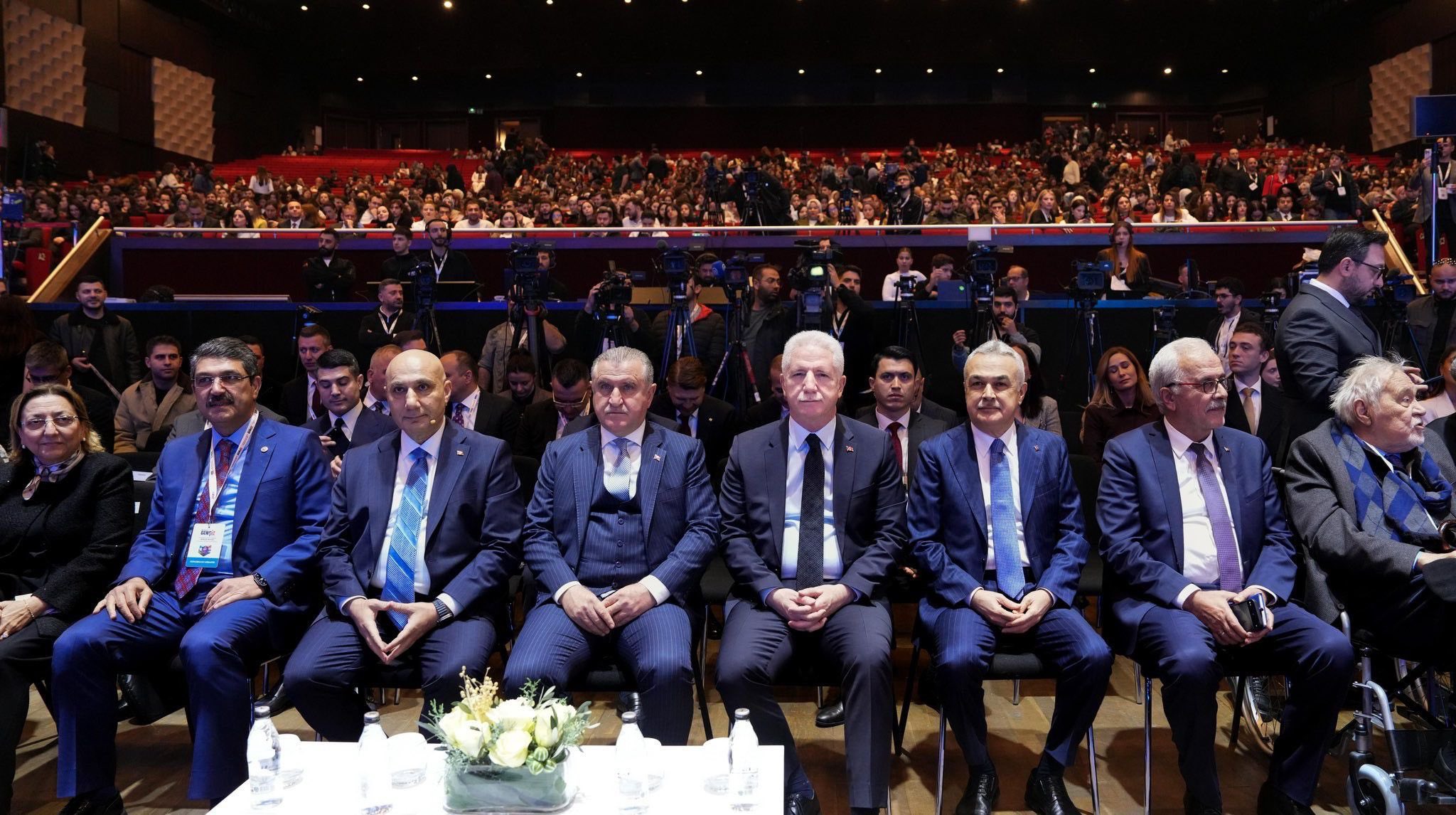 Milletvekili Ferhat Nasıroğlu GençİZ 2025 Zirvesi’ne Katıldı