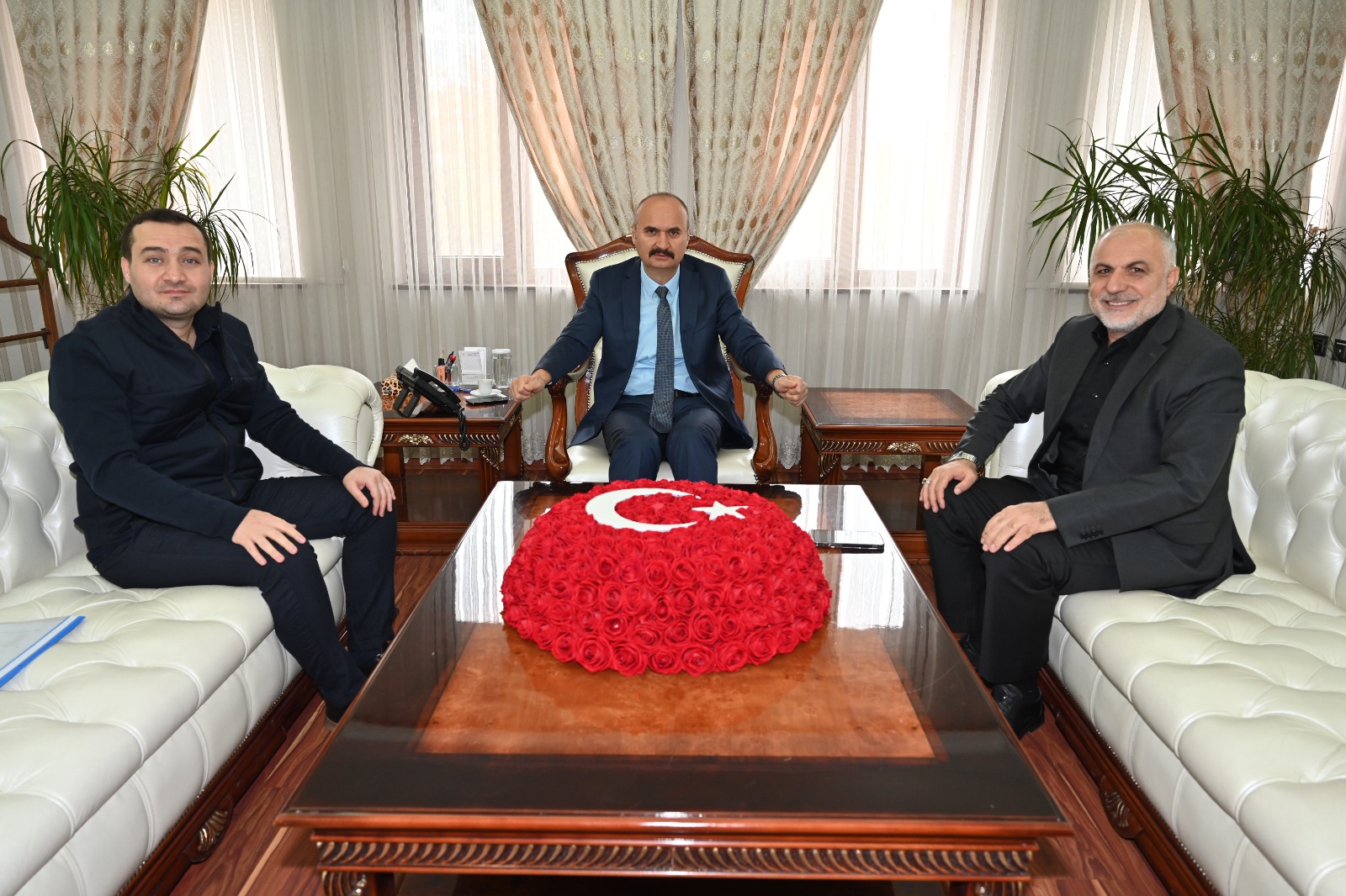 Vali Canalp’tan Batmanlı Sanayici Muaz Açan’a Destek