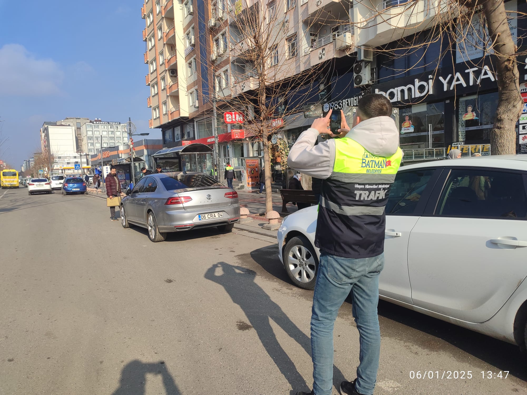 Otobüs geçişini engelleyen araç sürücülerine denetim