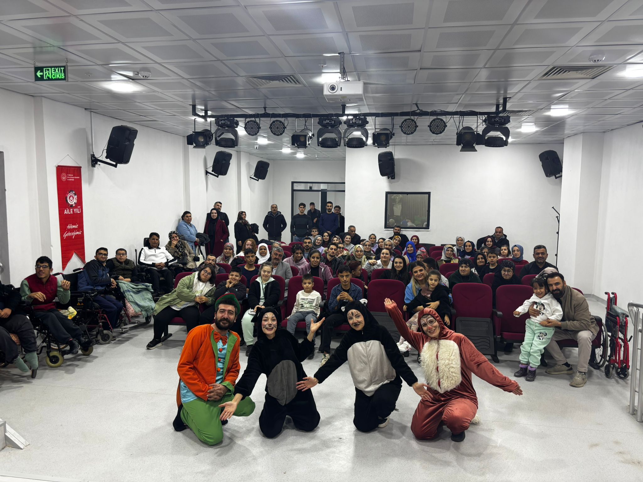 Özel Bireylere Özel Tiyatro Etkinliği