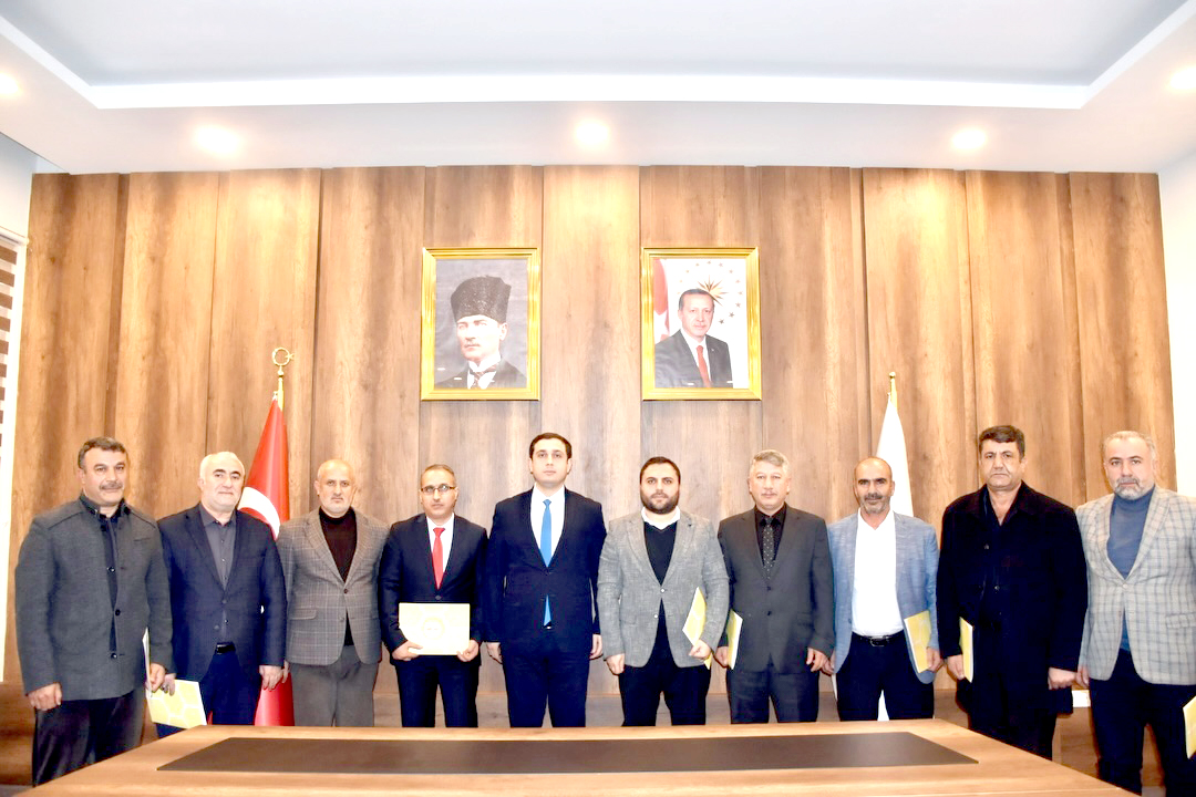 Kaymakam Başar’dan Yeni Merkez Camii Derneği üyelerine teşekkür belgesi