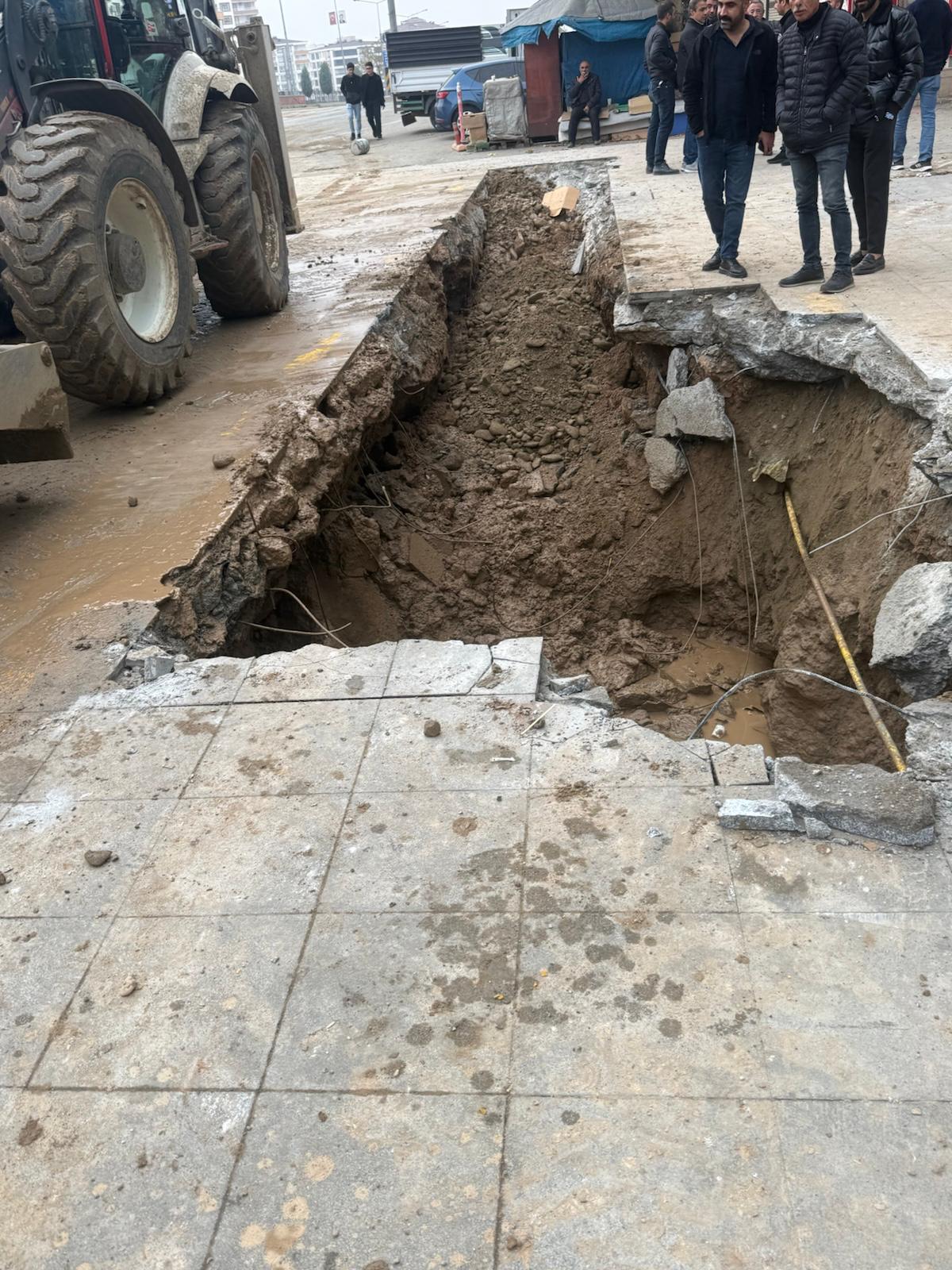 TPAO Bulvarı çevresindeki su sızıntısına hızlı müdahale