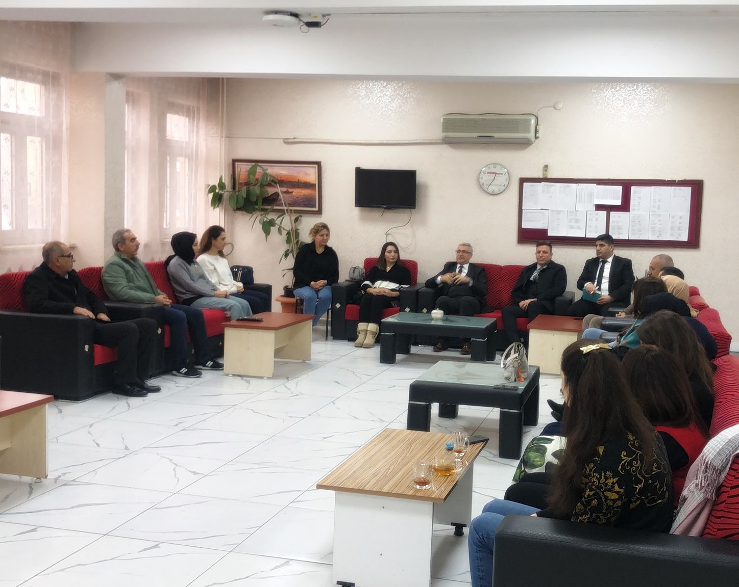 İl Müdürü Ciğer, TOKİ Kazım Karabekir İlkokulunda öğretmenlerle buluştu