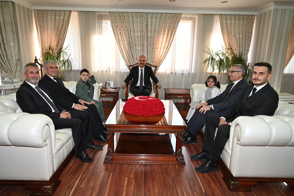 Özel Gereksinimli Öğrencilerden Vali Canalp’a, Engelliler Günü Ziyareti