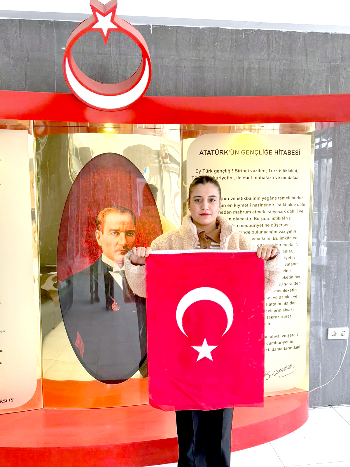 Öğrencilerden Bayrak Sevgisi