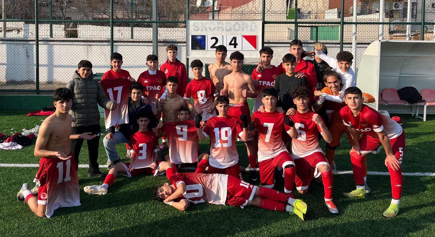 MUSTAFA HOCA’NIN ASLANLARI ZİRVEYİ BIRAKMIYOR: 4-2