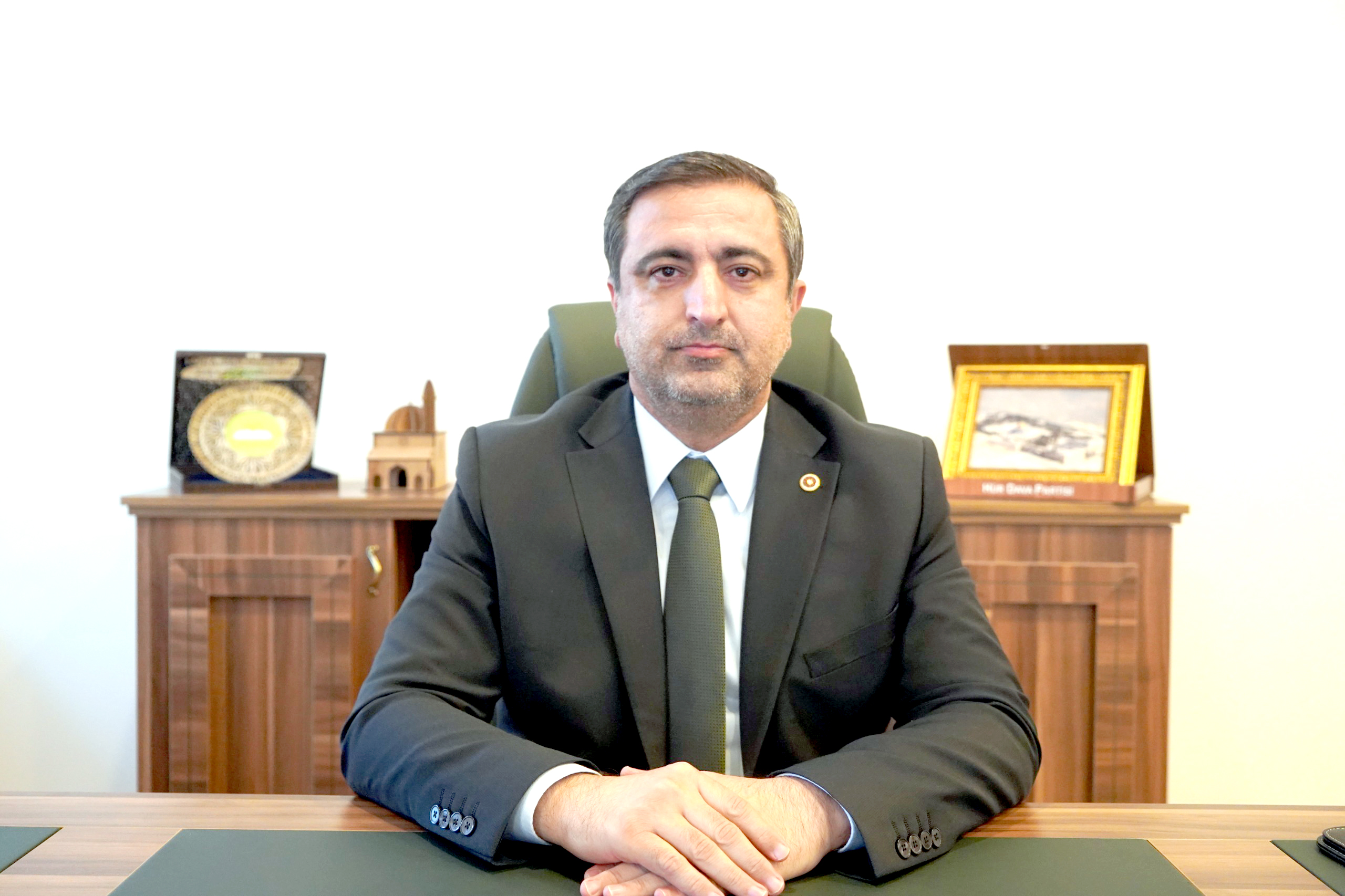 Ramanlı’dan Suriye’deki Mağdurlar için maaşını bağışladı