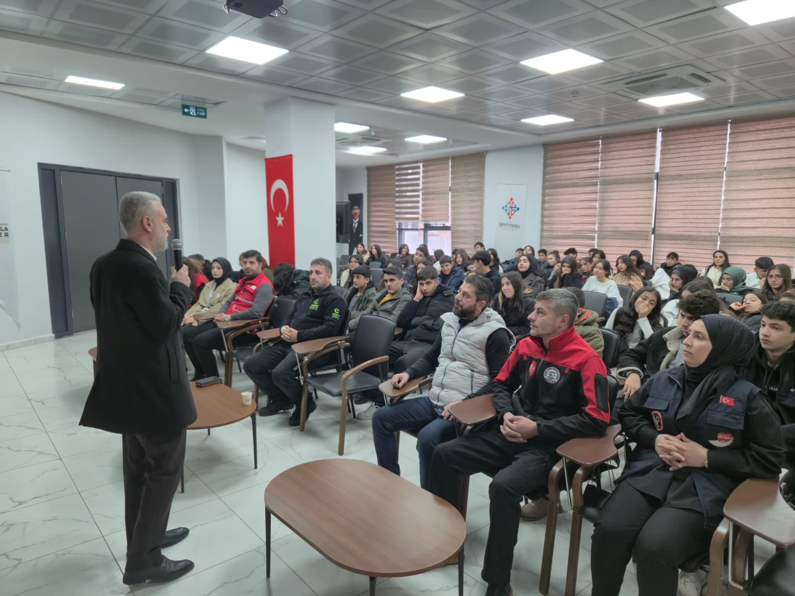 İnsani Yardım STK’ları ile Öğrenciler Sivil Toplum Merkezi’nde Buluştu