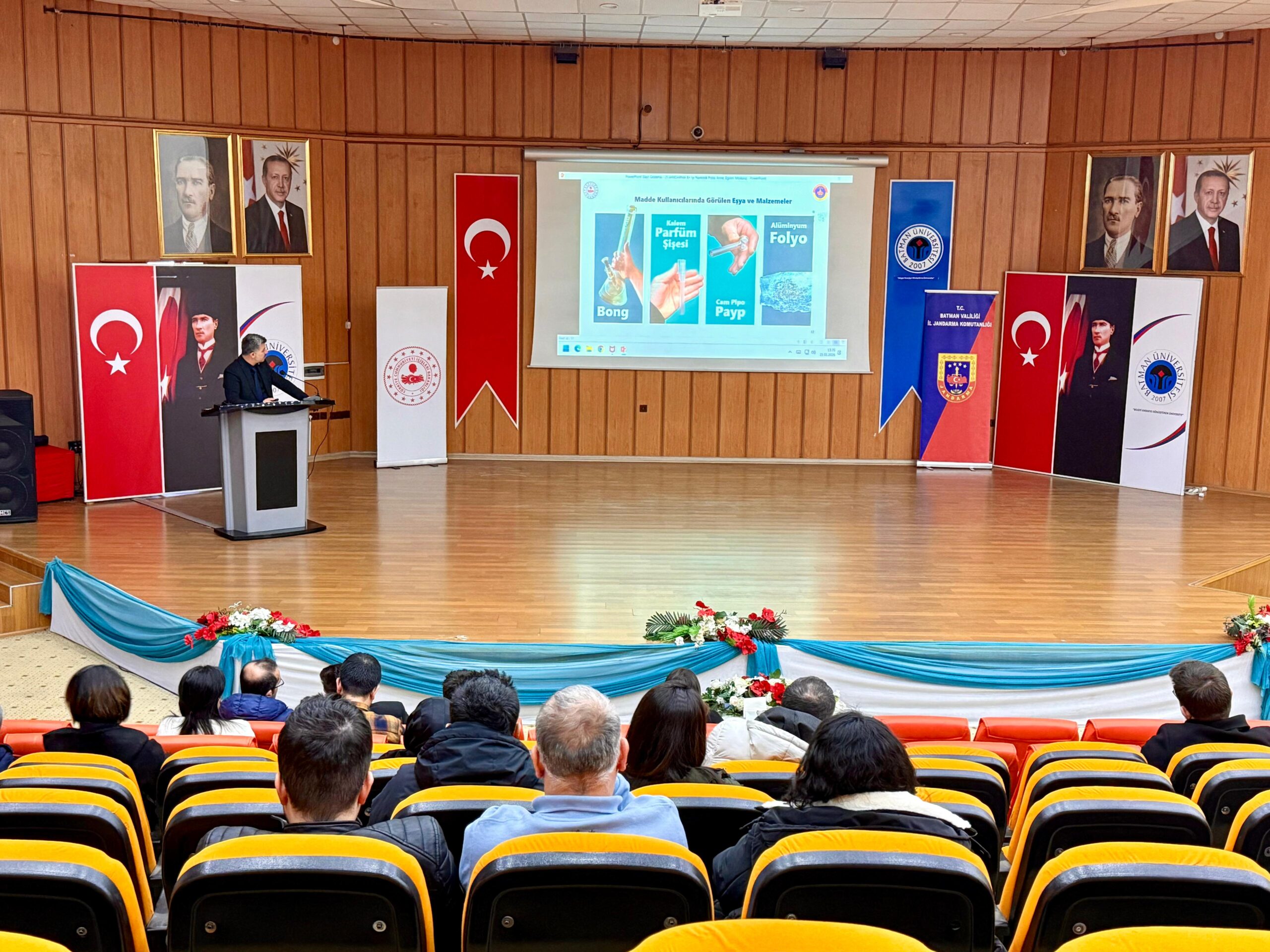 Üniversitede “En İyi Narkotik Polisi Anne” Buluşması