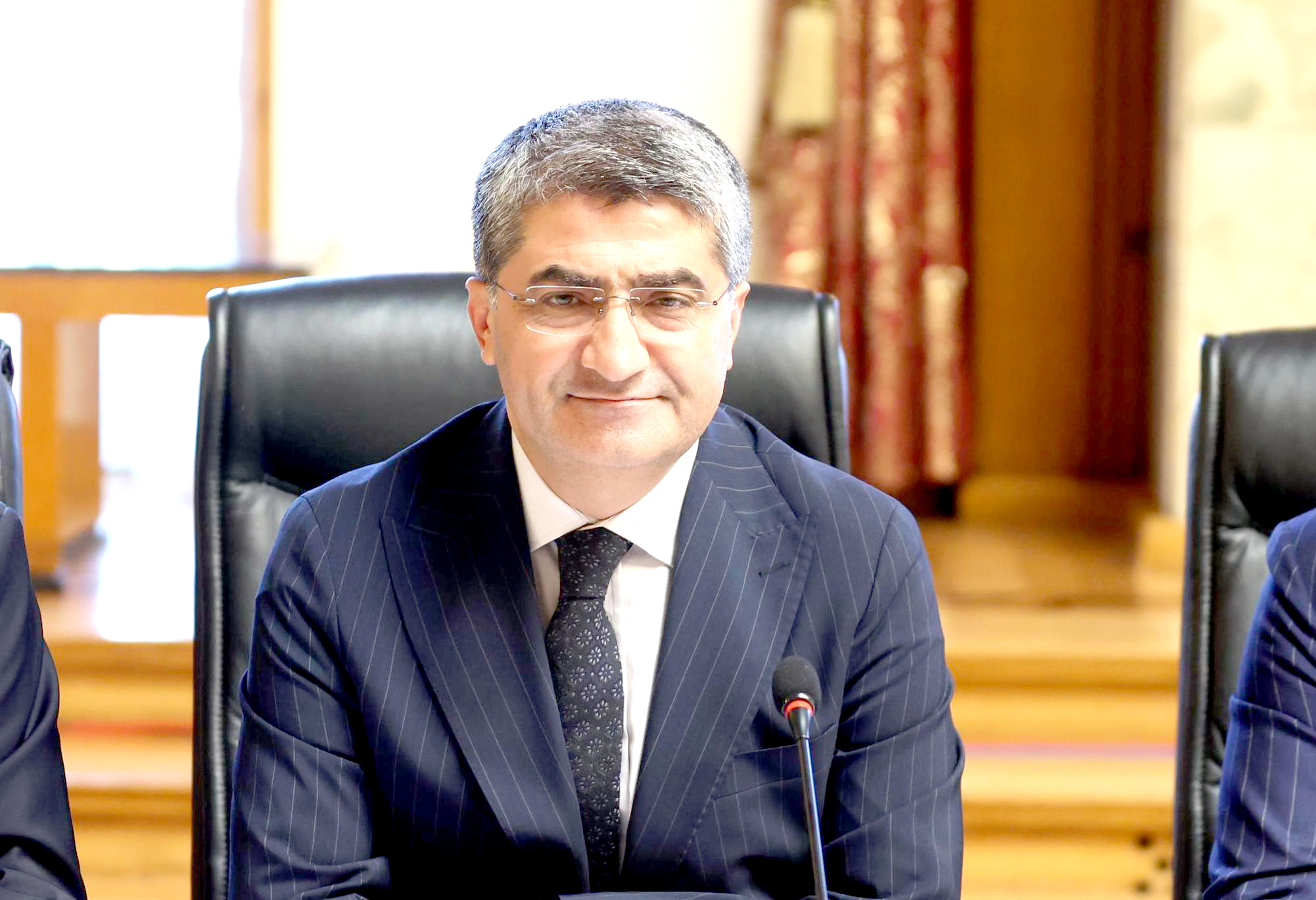 Ekmen’den Irkçı Pankarta Sert Tepki: “Hesabı Sorulacak mı?”