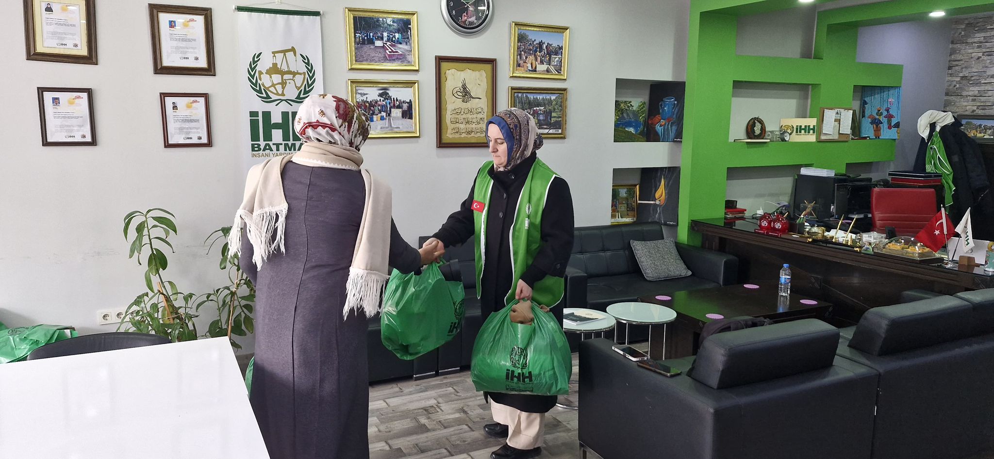 İHH Batman’dan Zorlu Kışta Anlamlı Destek: 300 Aileye Mont ve Bot Yardımı