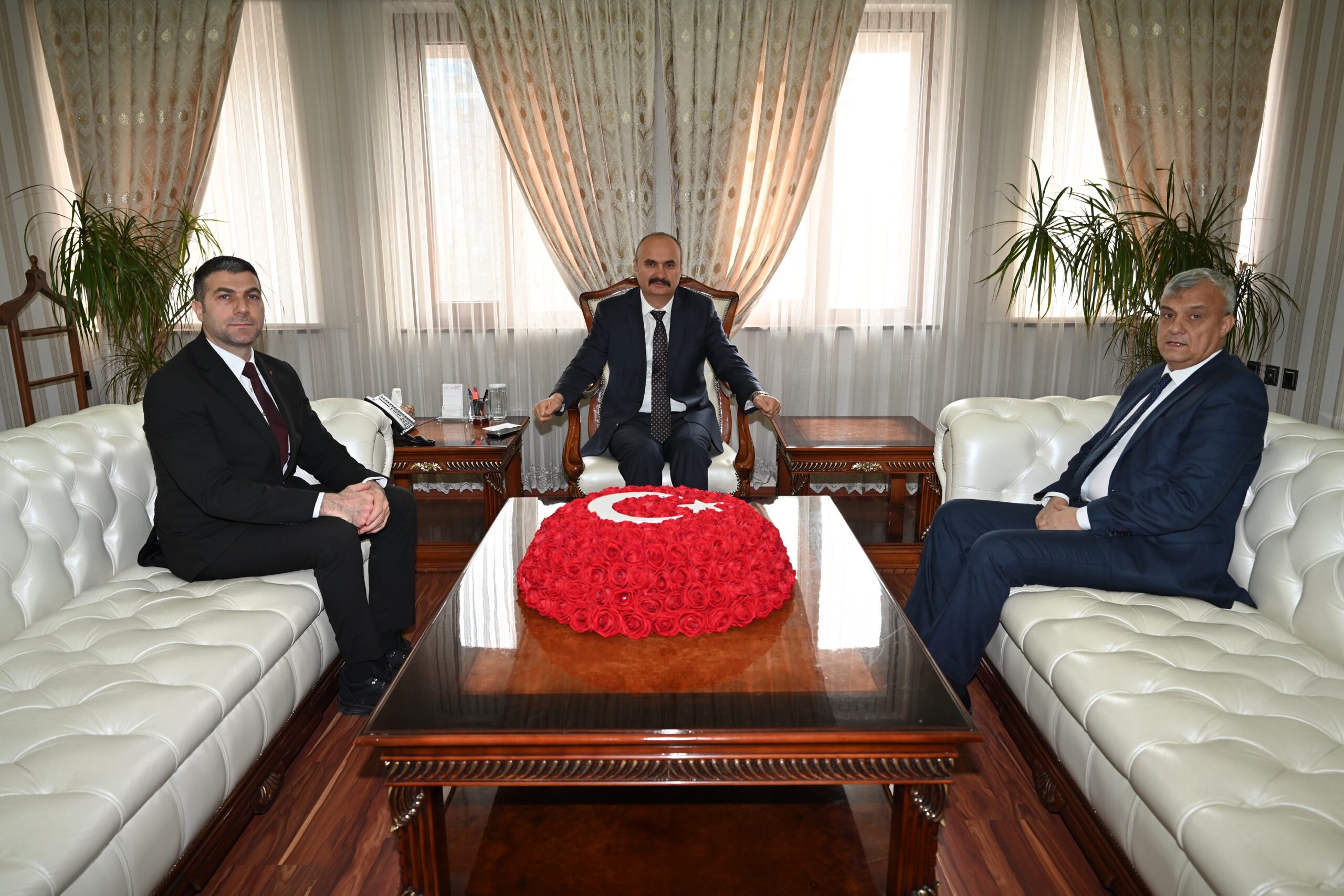 İpekyolu Gümrük ve Dış Ticaret Bölge Müdürü Vali Canalp’ı Ziyaret Etti