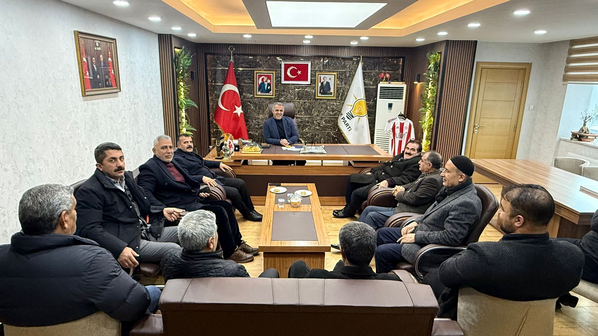 AK Parti’ye Muhtarlardan Ziyaret