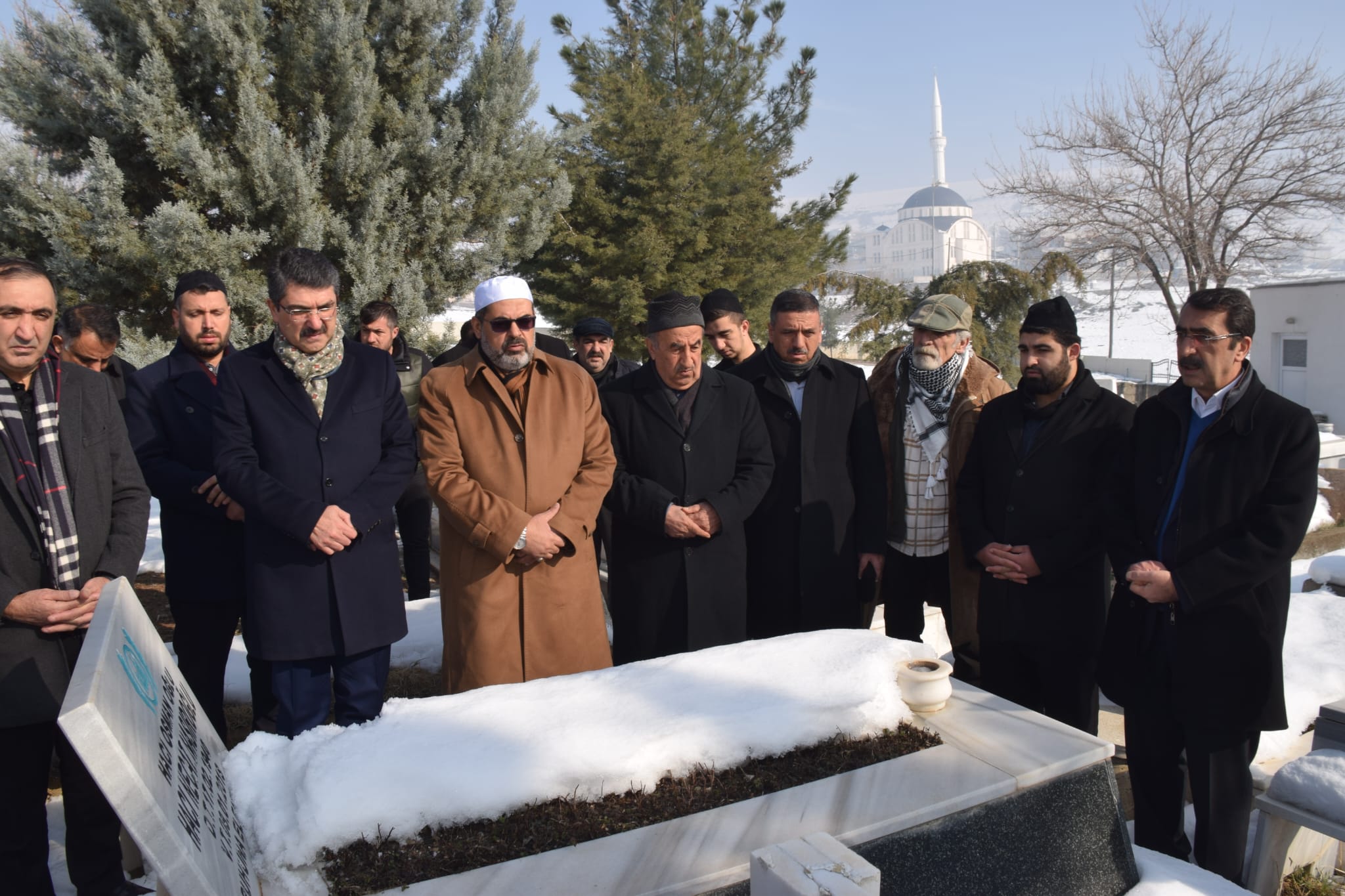 Hayırsever Necat Nasıroğlu mezarı başında dualarla anıldı.