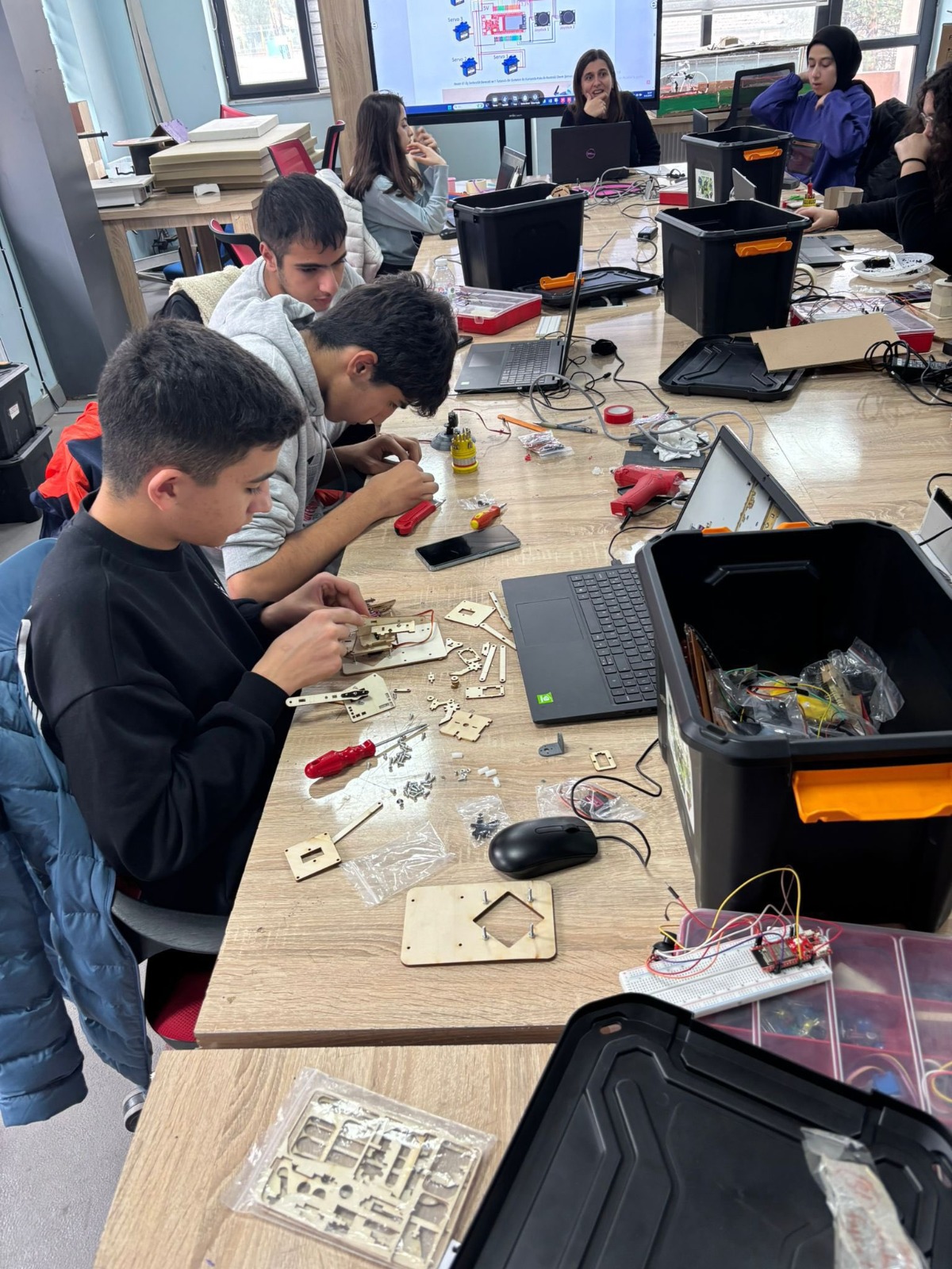 Deneyap Atölyesinde Geleceğin Mucitleri Yetişiyor