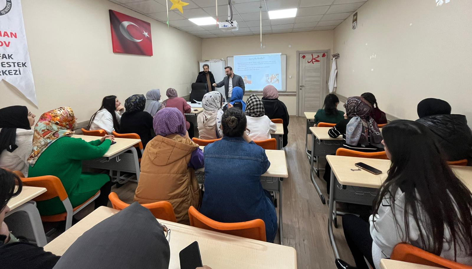 Şafak Aile Destek Merkezi’nde Genç Akademi Eğitim Programı