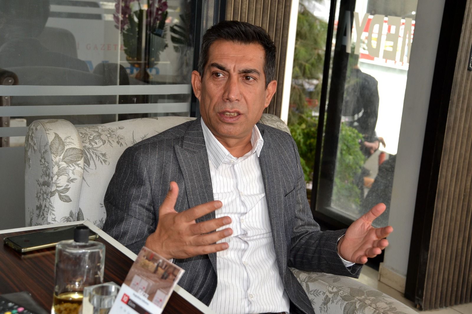 TÜZÜN: GAZETECİLİK ONURLU BİR KAMU HİZMETİDİR