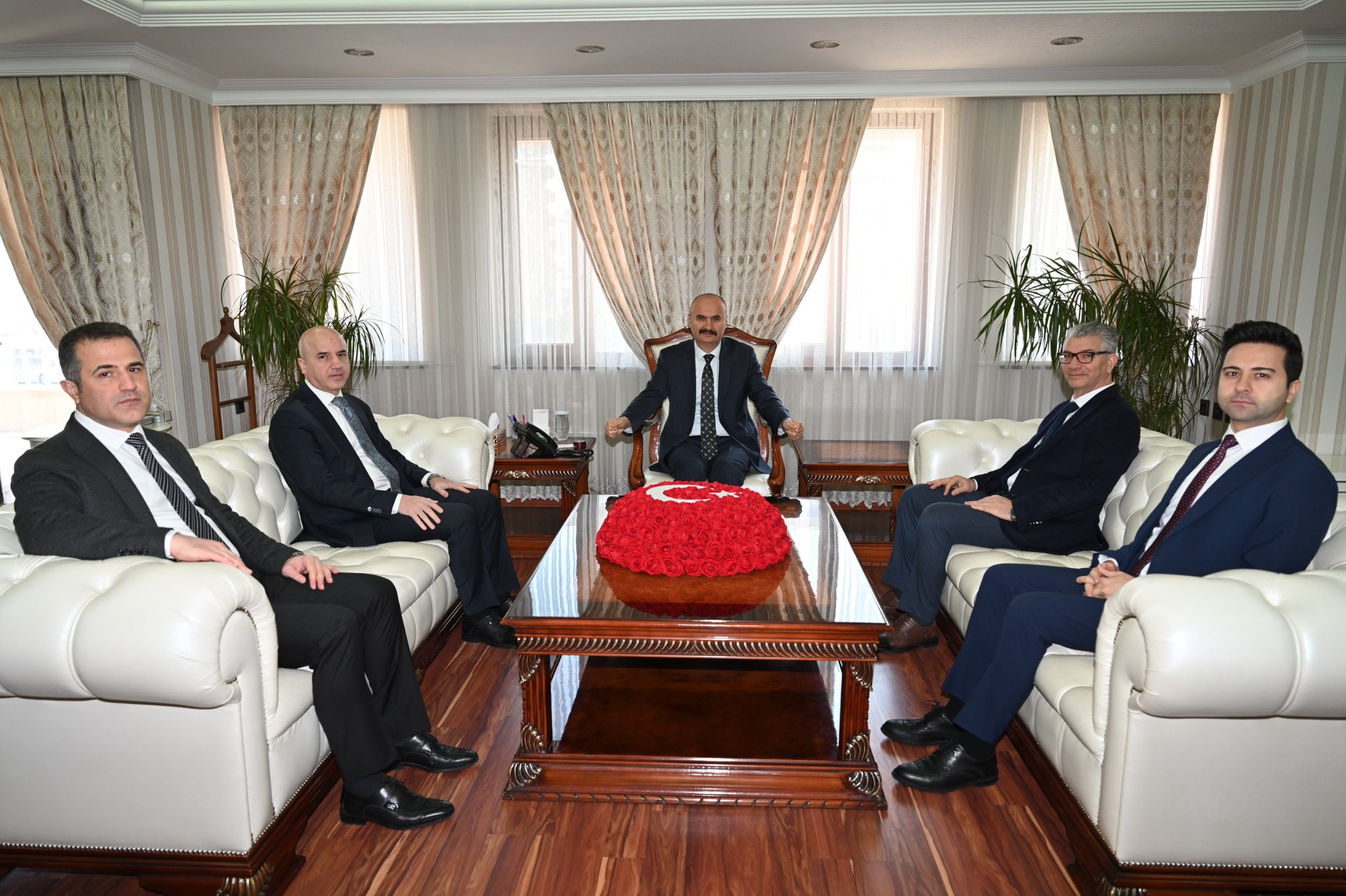 Vali Ekrem Canalp, Ziraat Bankası Heyetini Kabul Etti