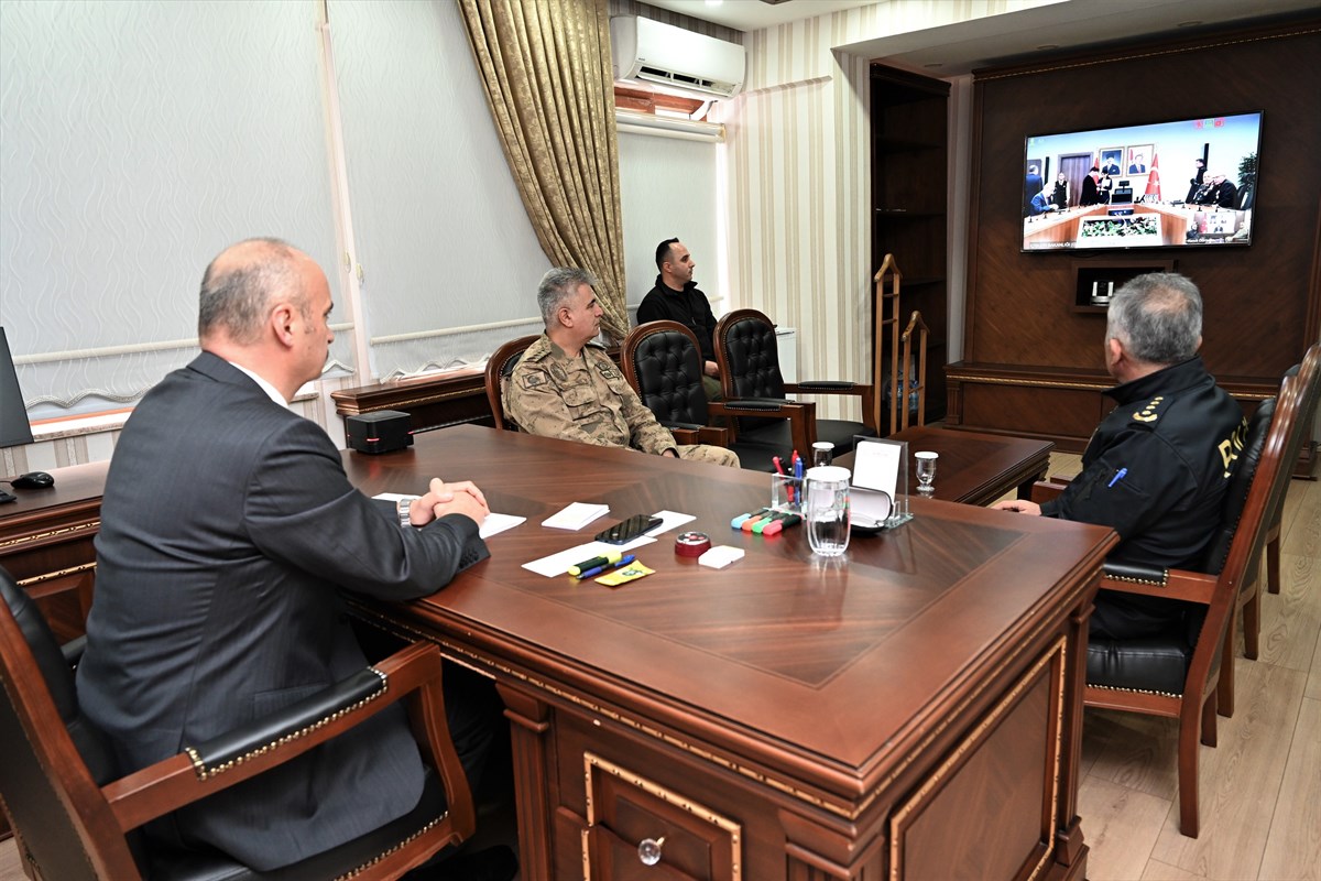 Vali Canalp VKS toplantısına katıldı