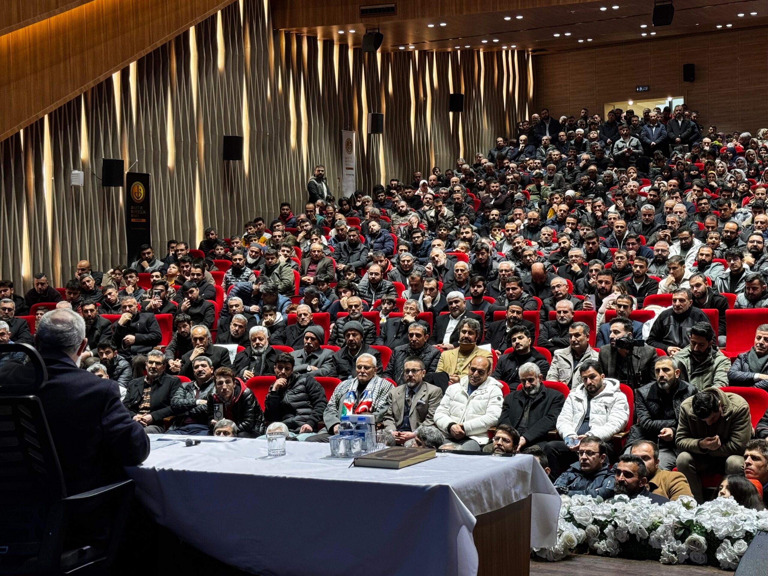 ‘Son Kale Aile’ konferansına yoğun ilgi