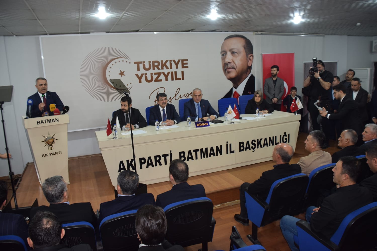 Kültür ve Turizm Bakanı Mehmet Nuri Ersoy AK Parti İl Başkanlığını ziyaret etti