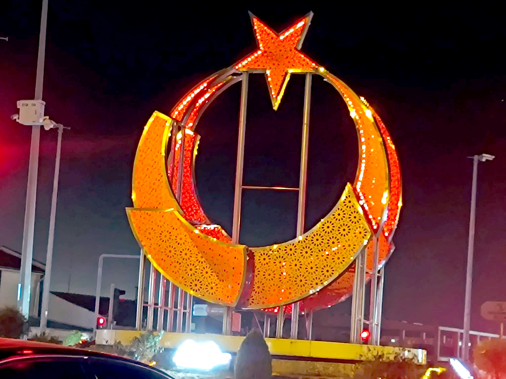 Batman Belediyesi Parklarda Aydınlatmayı Yeniliyor