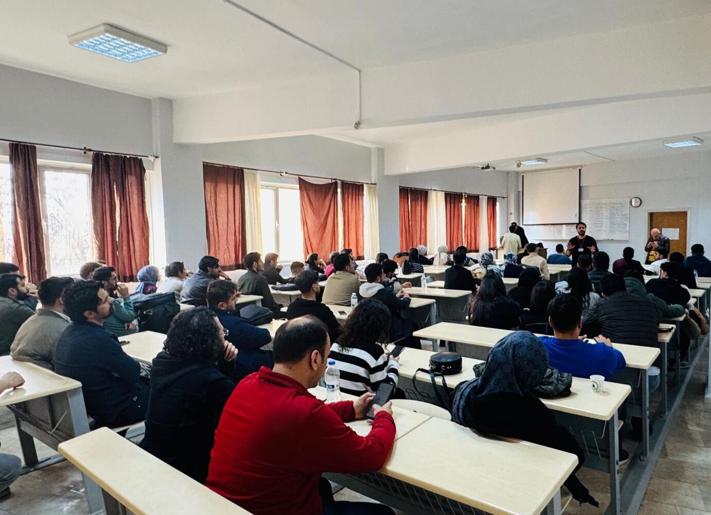 Fakülte öğrencileri, madde bağımlılığına karşı bilinçlendirildi