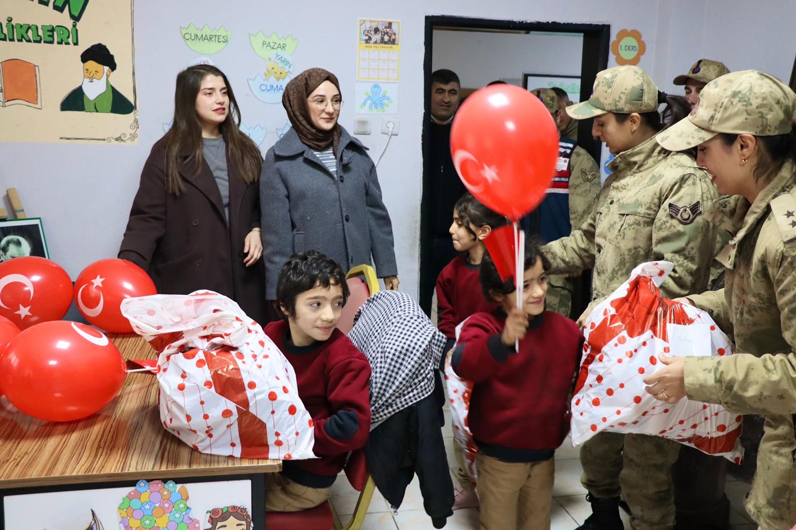 Batman İl Jandarma Komutanlığı’ndan Toplum Destekli Anlamlı Ziyaret