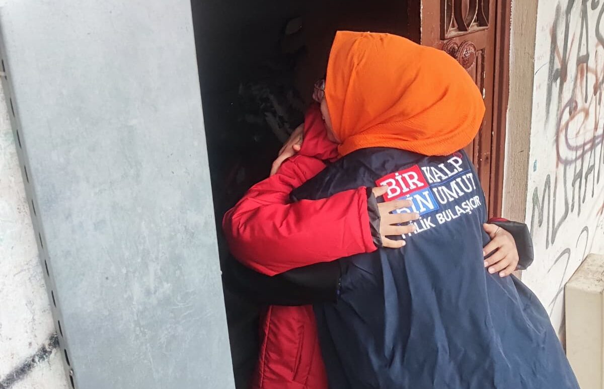 Bir Kalp Bin Umut Derneği’nden Yetimlere Kış Desteği