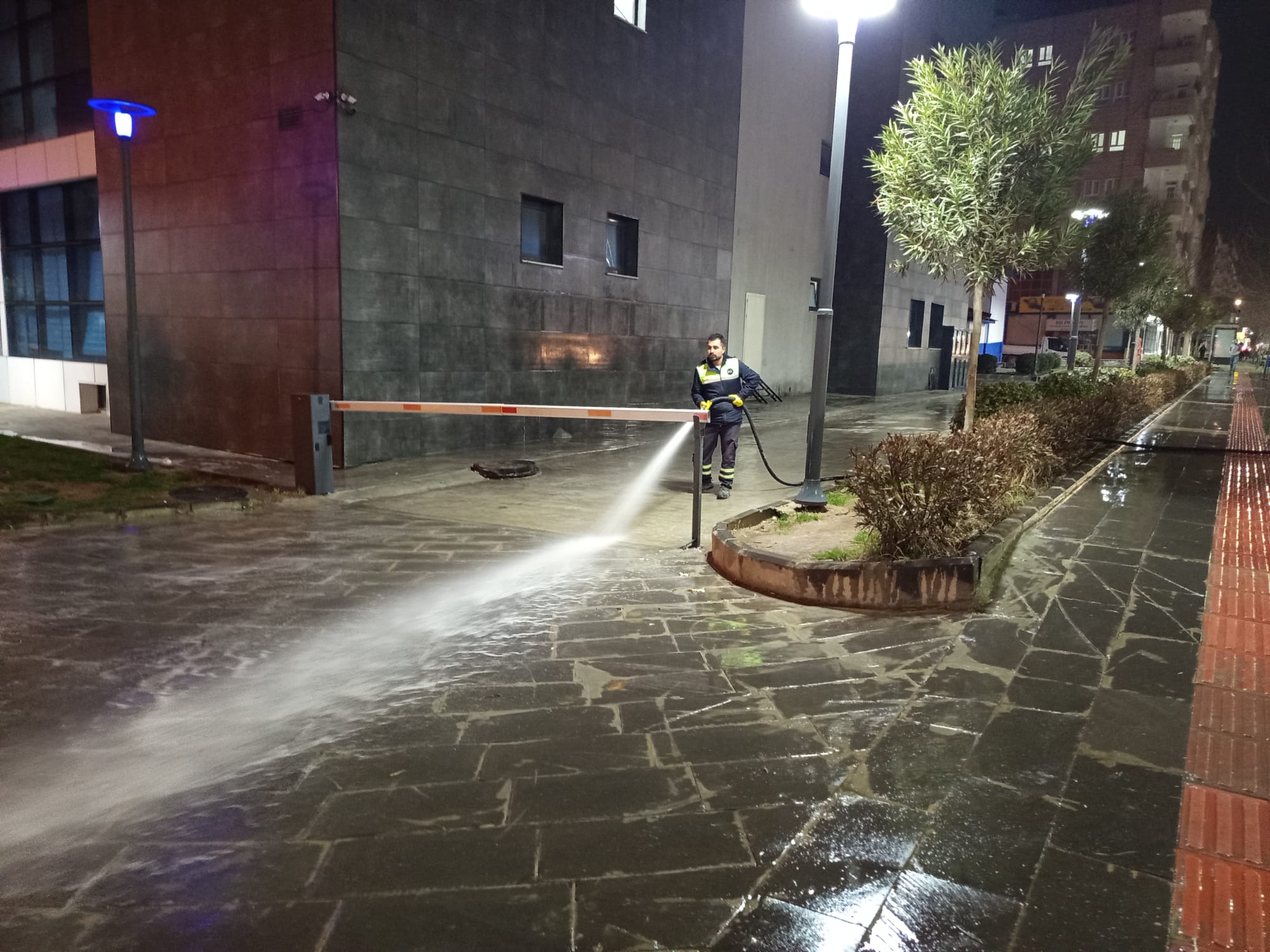 Belediyeden Gece Boyu Hijyen Mesaisi