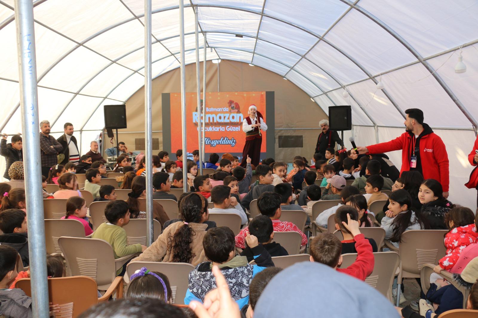 Batman Belediyesi Her Gün Bir Mahallede İftar Sofrası Kuruyor