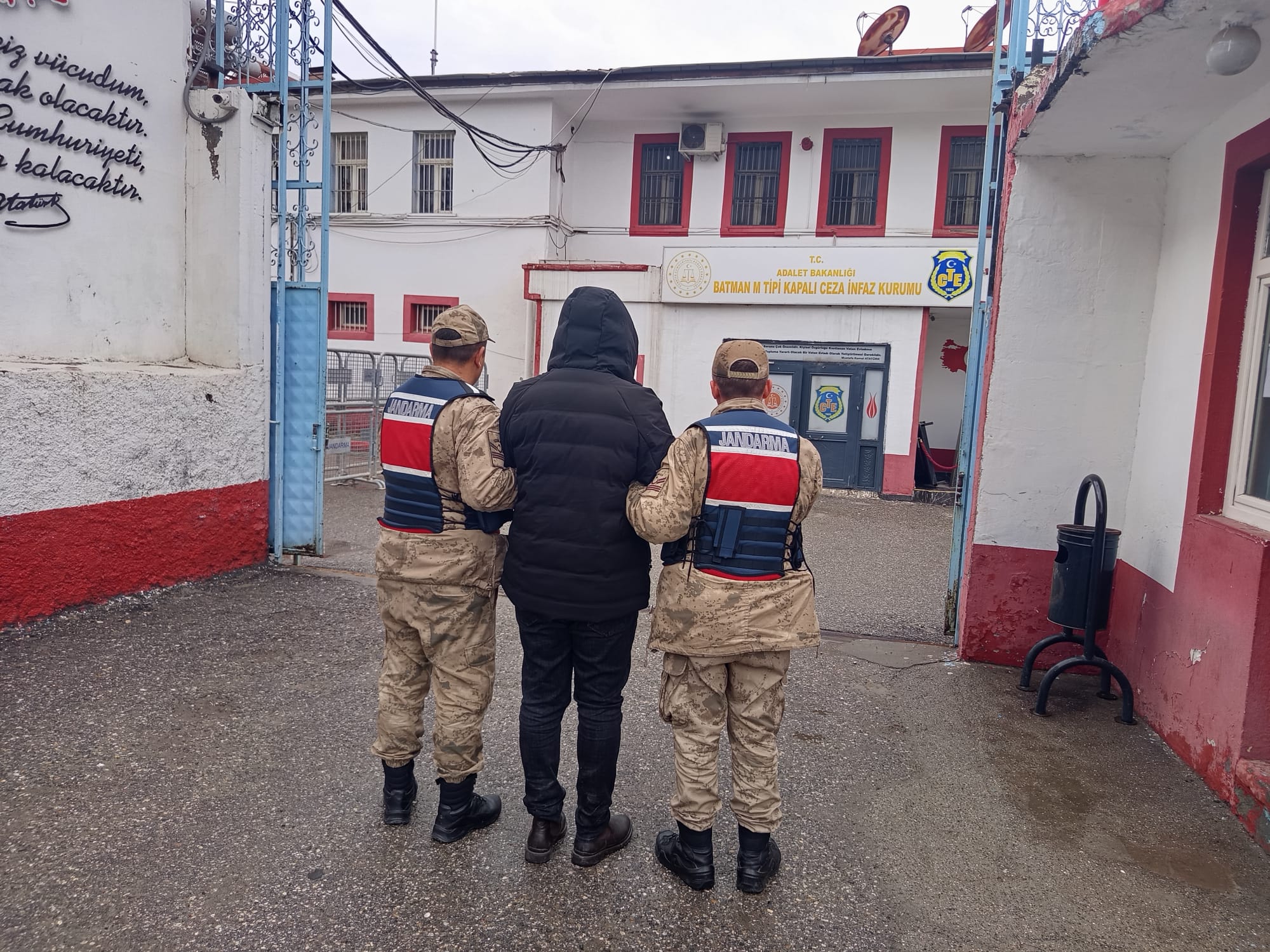 Aranan Cezaevi Firarisi JASAT operasyonuyla yakalandı
