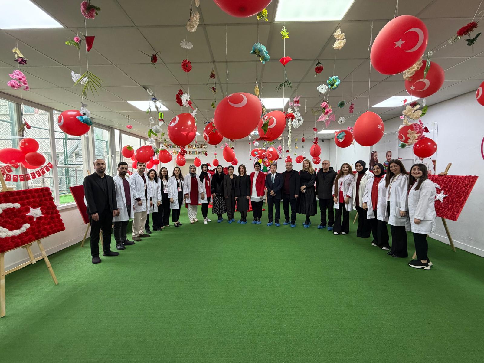 Bayrak Sevgisi sergisine yoğun ilgi