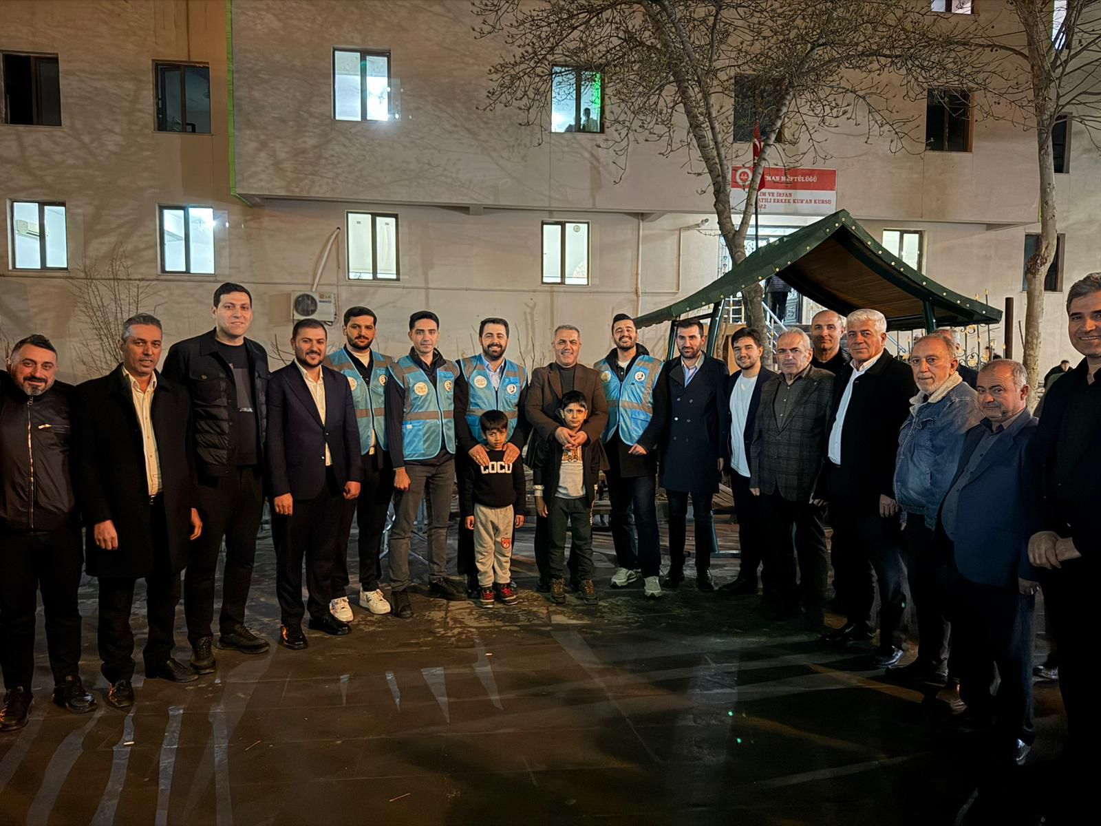 AK Parti Batman Teşkilatı İlk İftarda Sahadaydı: Mahalle Mahalle Gönül Sofrası