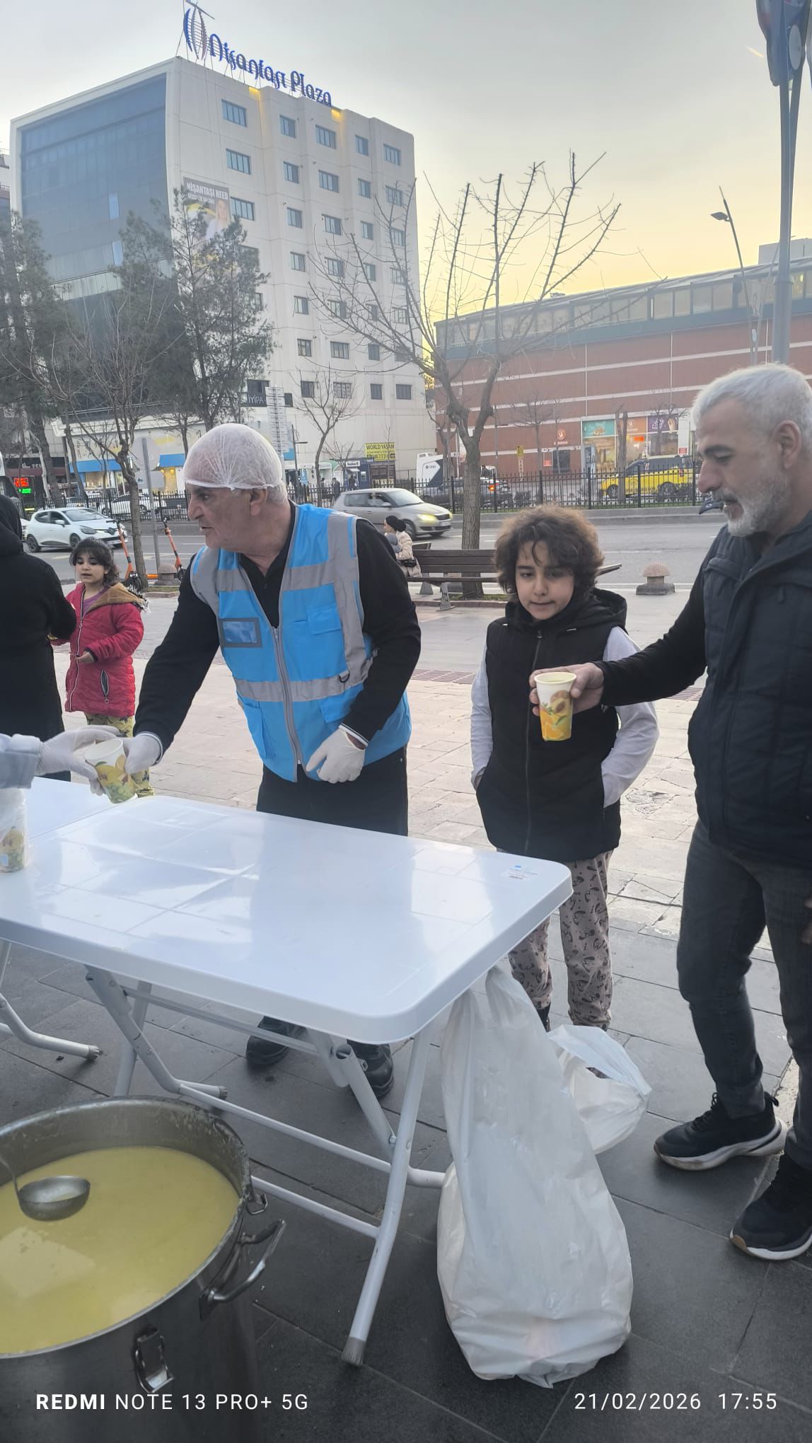 Her Gün 2 Bin Kişiye Sıcak Çorba İkramı