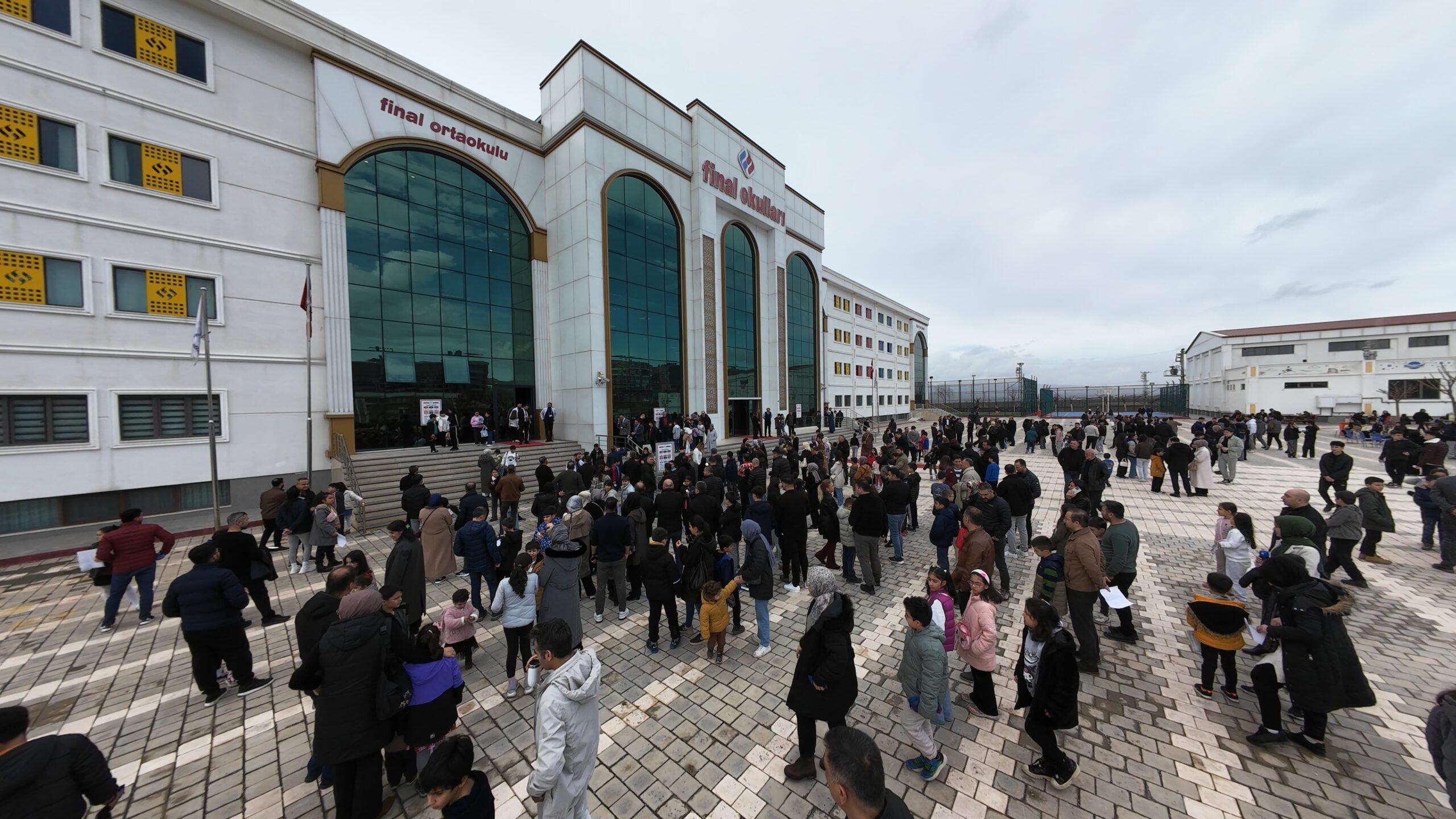 Final Okulları’nda Bursluluk Sınavına Yoğun İlgi