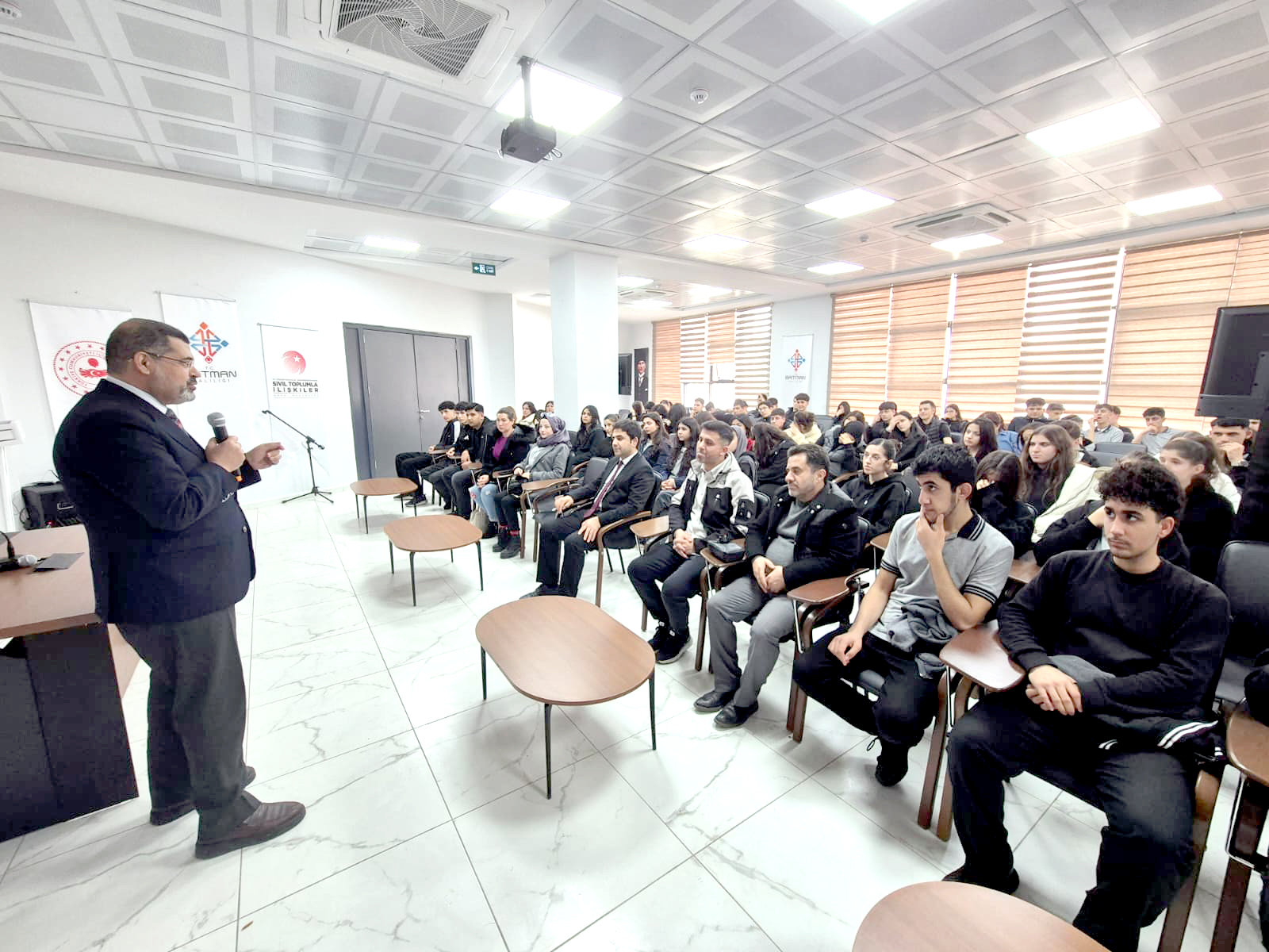 Batmanlı Gençlere Değerler ve Sivil Toplum Eğitimi