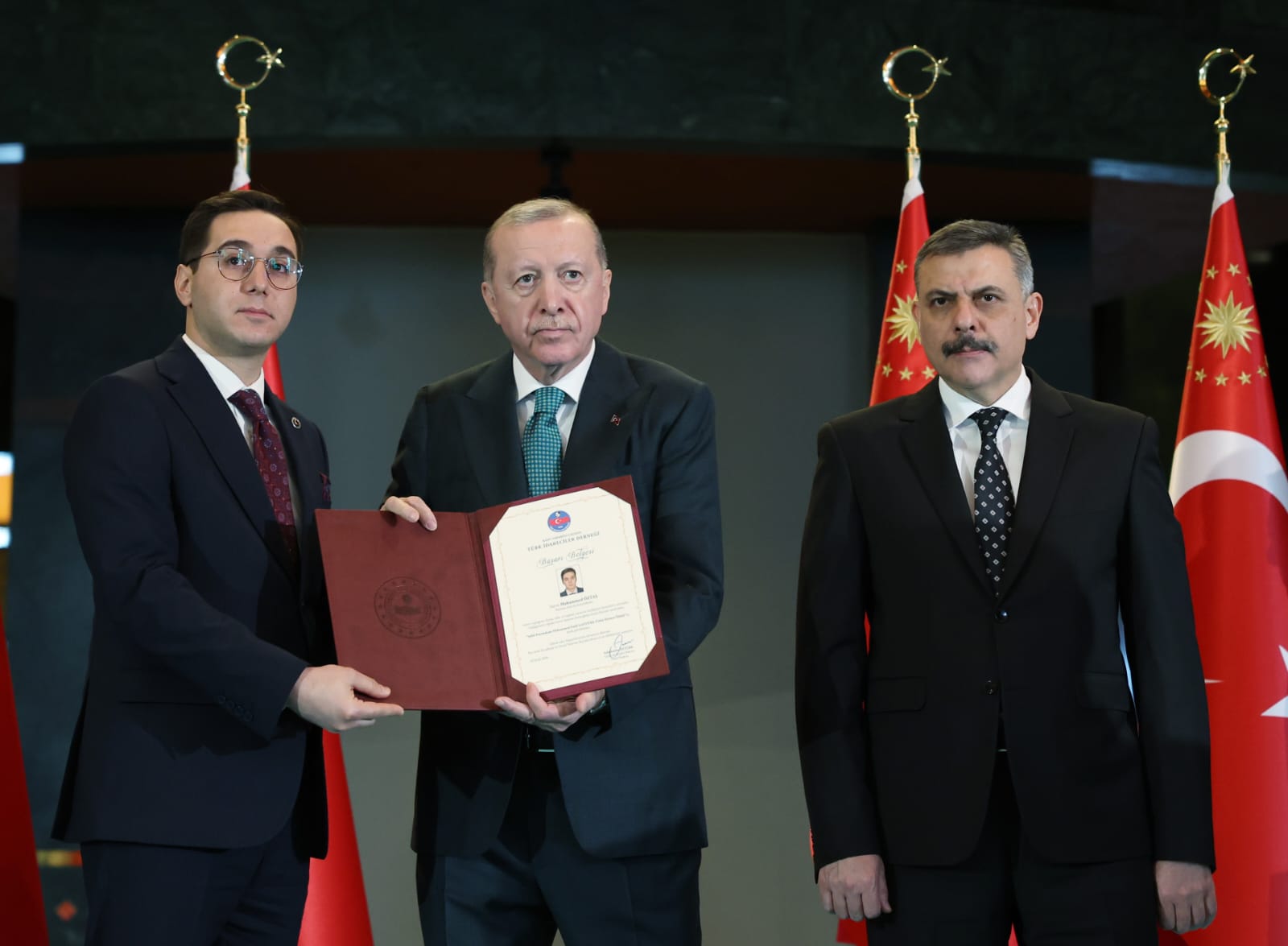 Gönüllere Dokunan Devlet Adamı: Gercüş Kaymakamı Muhammed Öztaş’a Üstün Hizmet Ödülü