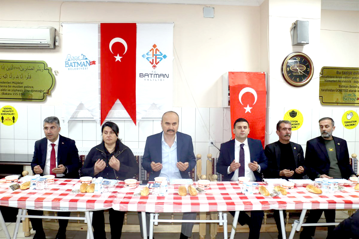 Vali Canalp, Cumhuriyet Mahallesi’nde Gönül Sofrasında Vatandaşlarla Buluştu